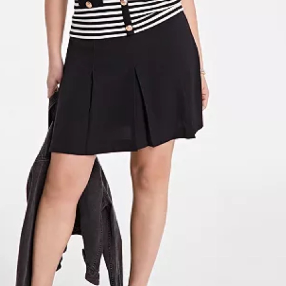 Elegant Black Pleated Skirt